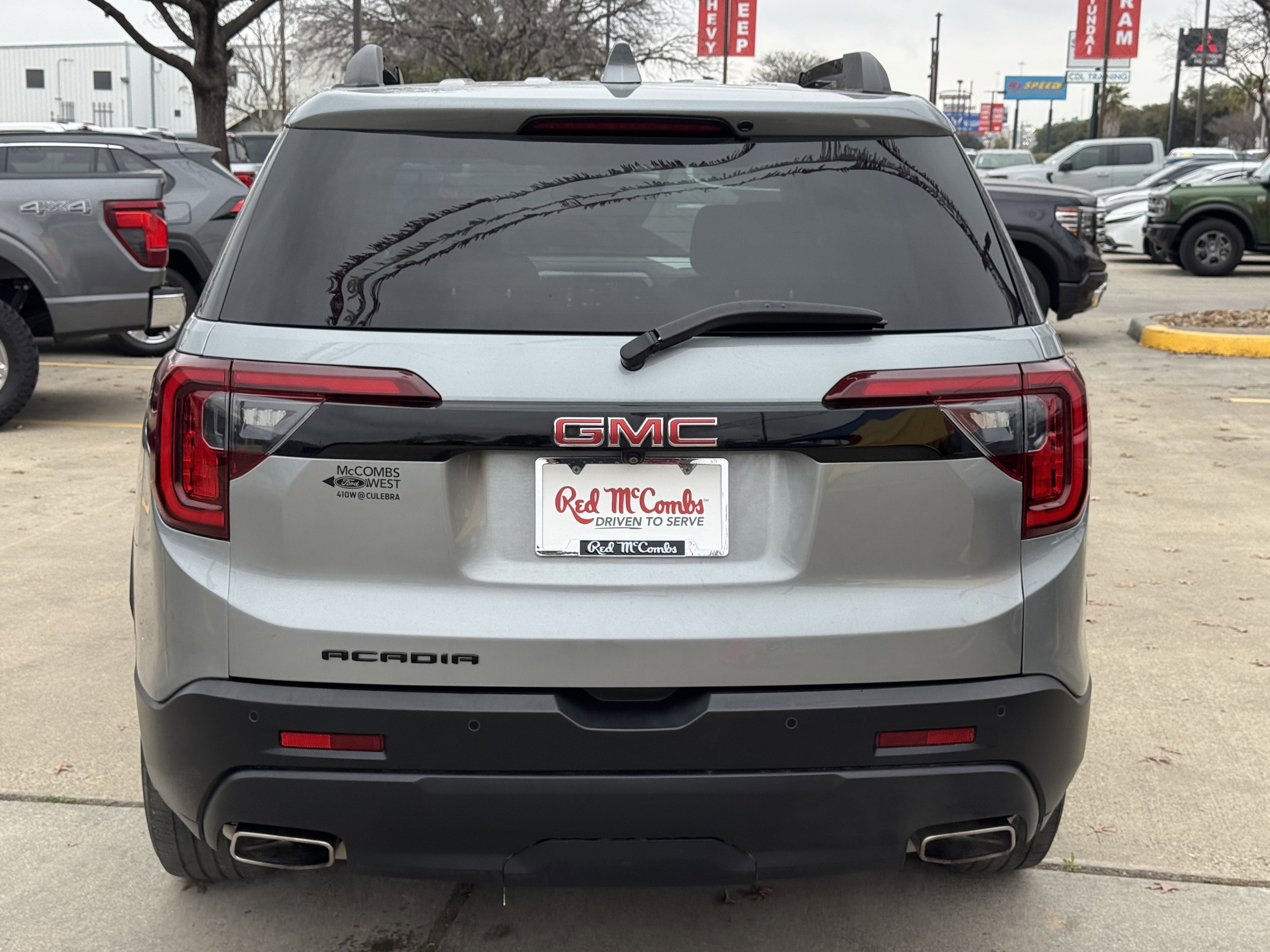 Used 2023 GMC Acadia SLE w/ Elevation Edition image 5