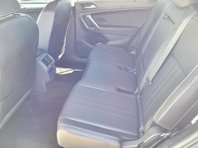 Used 2023 Volkswagen Tiguan SE AWD/4WD image 12