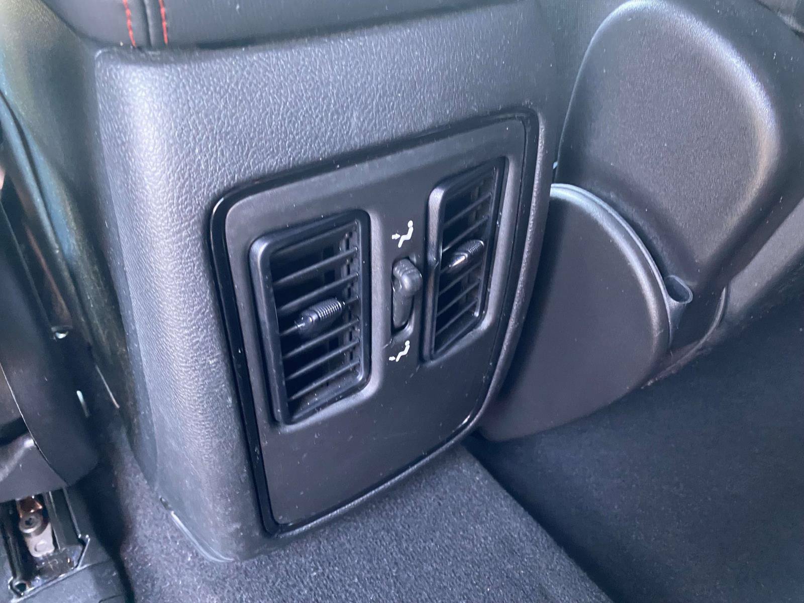 Used 2025 Dodge Durango GT RWD image 13
