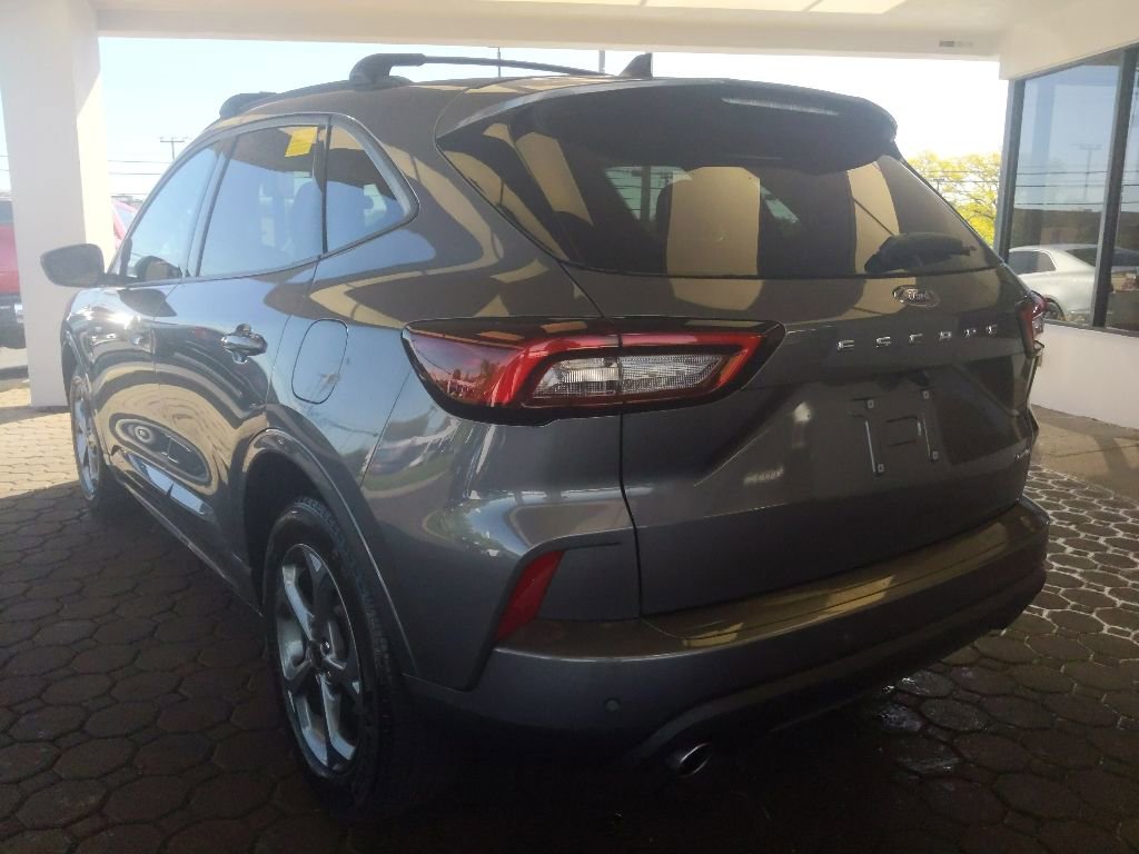Certified 2023 Ford Escape ST-Line w/ Tech Pack #1 AWD/4WD image 9