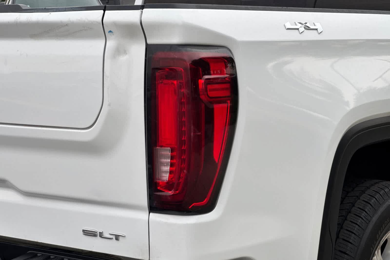 Used 2022 GMC Sierra 1500 SLT w/ SLT Convenience Package AWD/4WD image 26