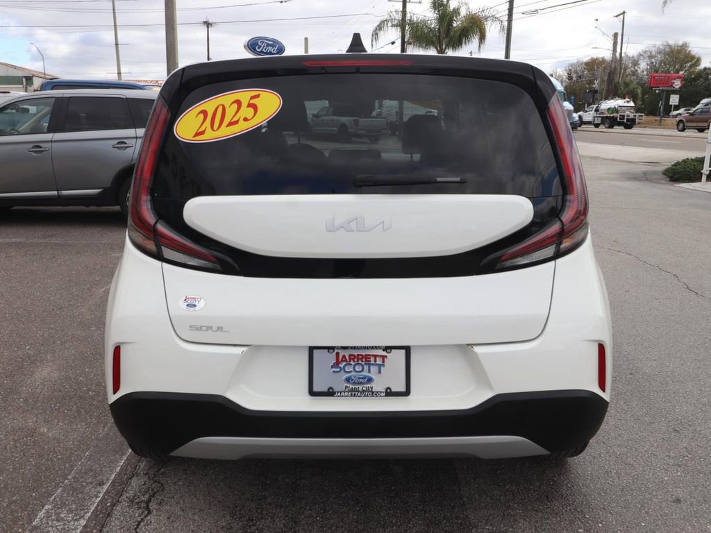 Used 2025 Kia Soul LX w/ LX Technology Package image 4