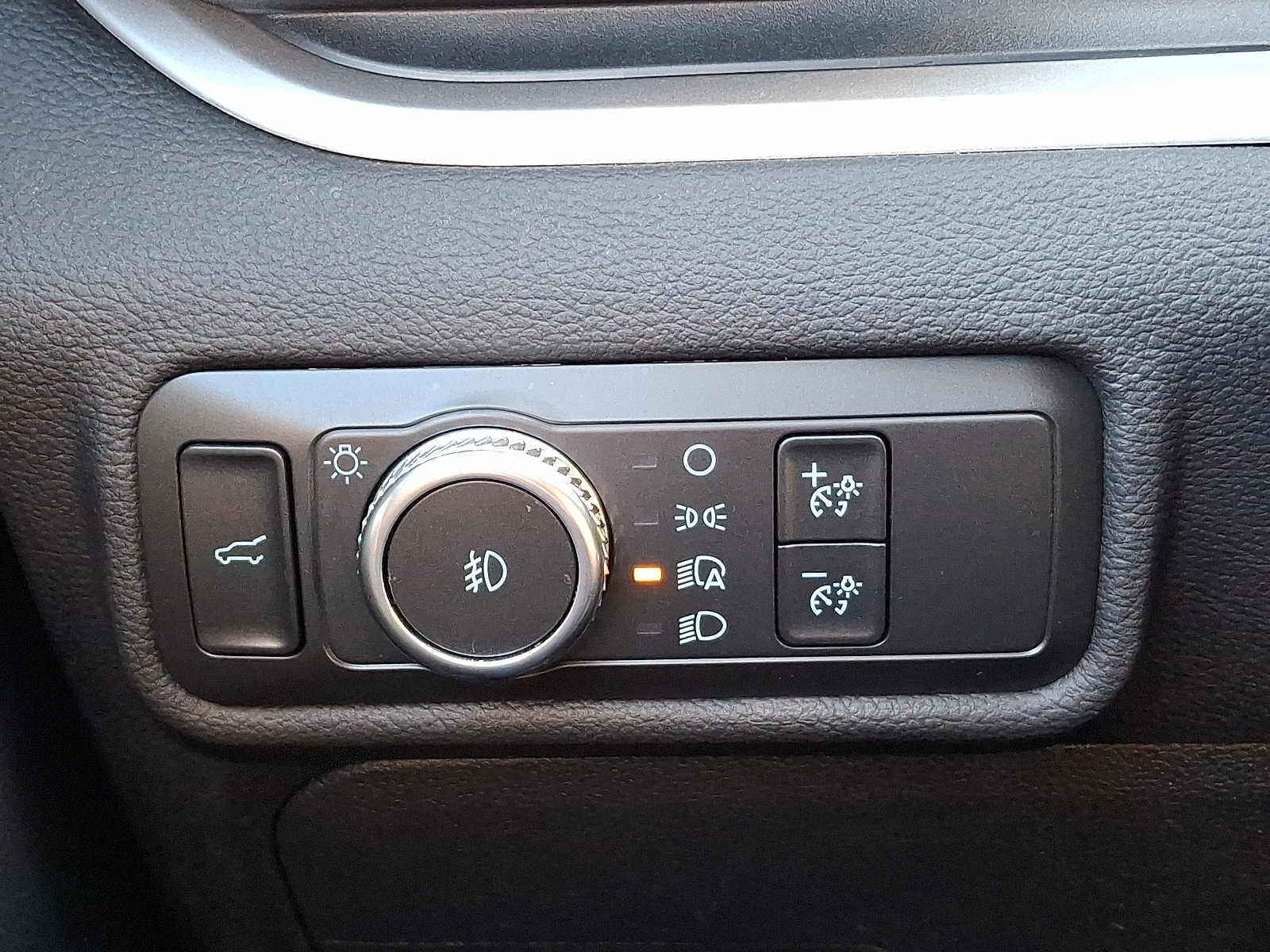 Certified 2020 Ford Explorer XLT w/ Equipment Group 202A image 23