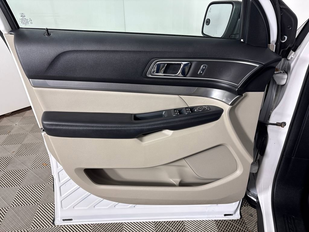 Certified 2019 Ford Explorer XLT w/ Equipment Group 202A AWD/4WD image 22