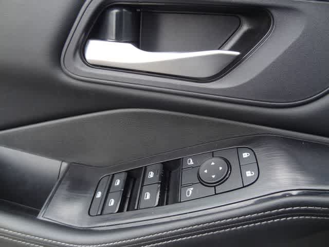 Used 2025 Nissan Rogue SV AWD/4WD image 16