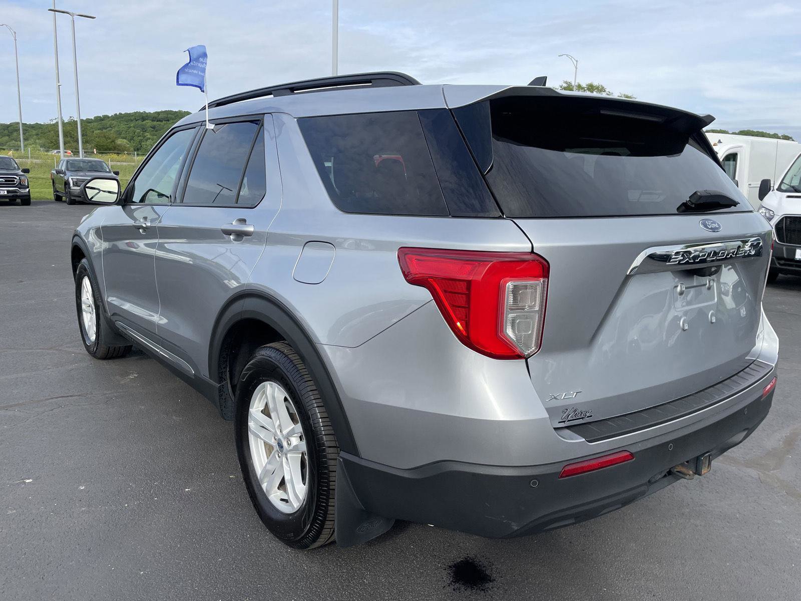Certified 2022 Ford Explorer XLT w/ Class IV Trailer Tow Package AWD/4WD image 3
