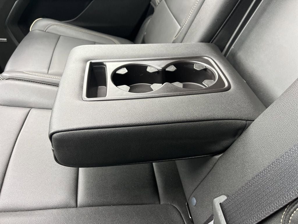 Used 2023 GMC Yukon SLT AWD/4WD image 15
