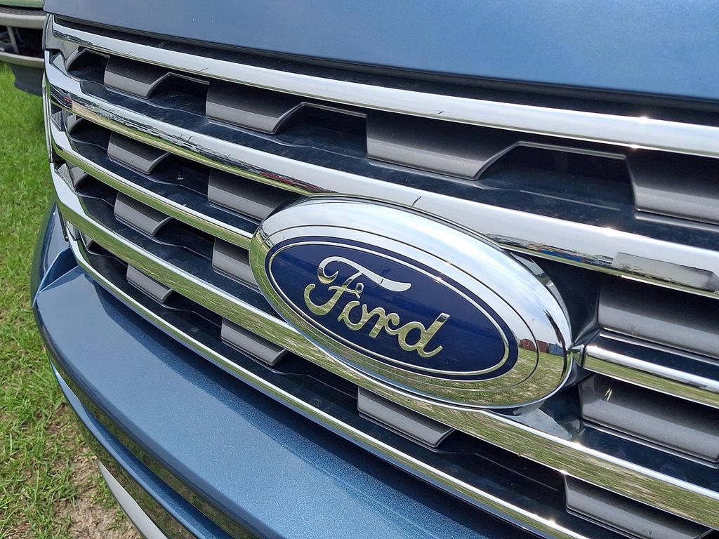 Certified 2019 Ford Expedition XLT w/ Equipment Group 202A RWD image 4