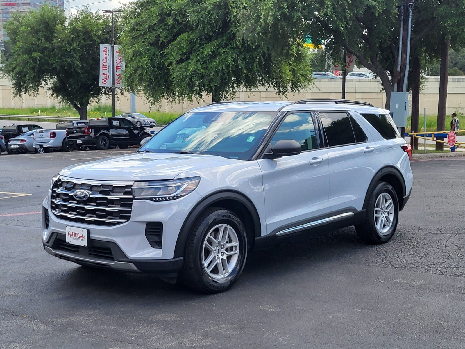 Certified 2025 Ford Explorer Active RWD image 8