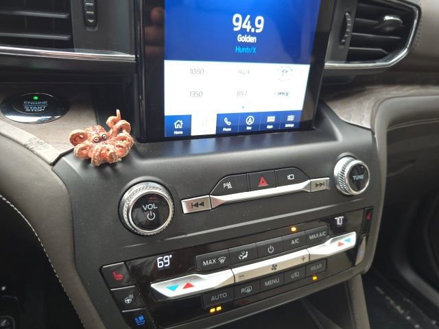 Certified 2020 Ford Explorer Platinum w/ Premium Technology Package image 12