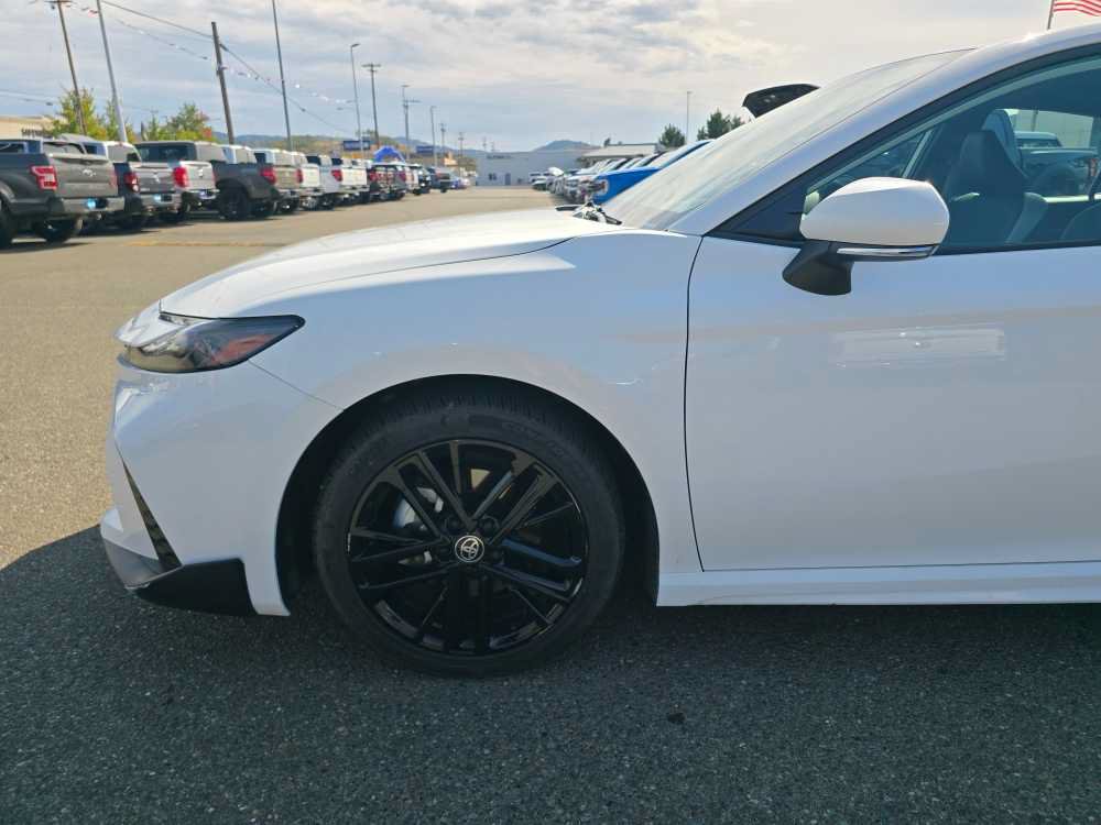 Used 2025 Toyota Camry SE FWD image 18