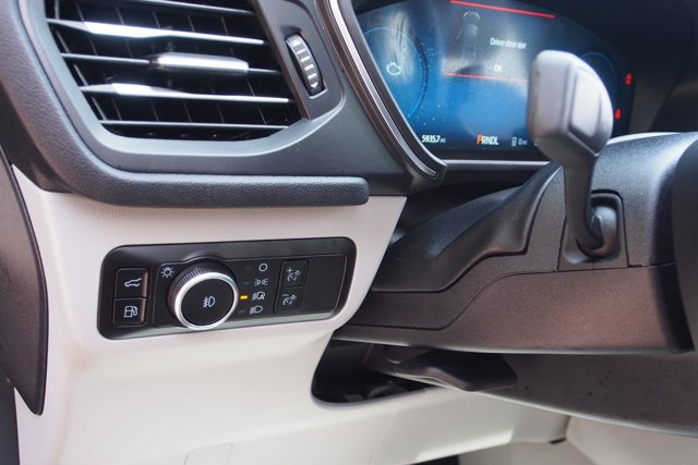 Certified 2025 Ford Escape SE w/ PHEV Premium Package image 20