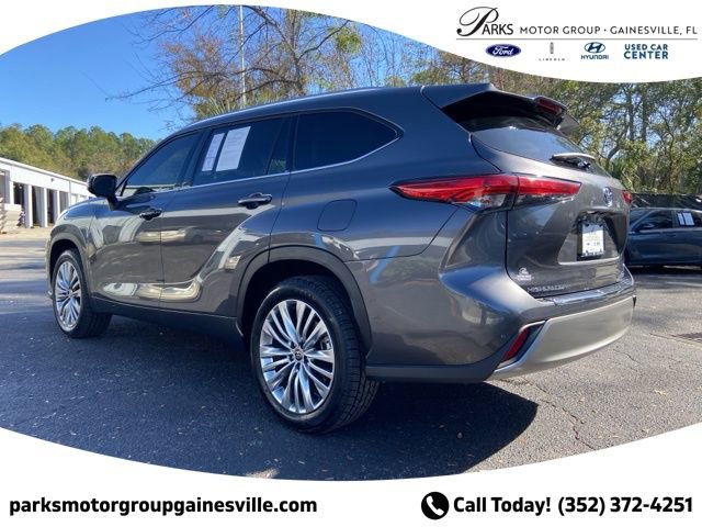 Used 2023 Toyota Highlander Platinum FWD image 6