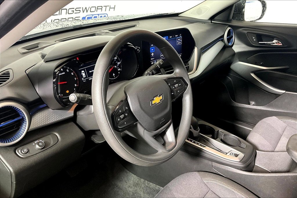 Used 2025 Chevrolet Trax LS FWD image 10