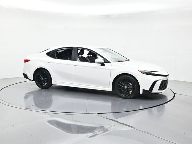 Used 2025 Toyota Camry SE FWD image 3