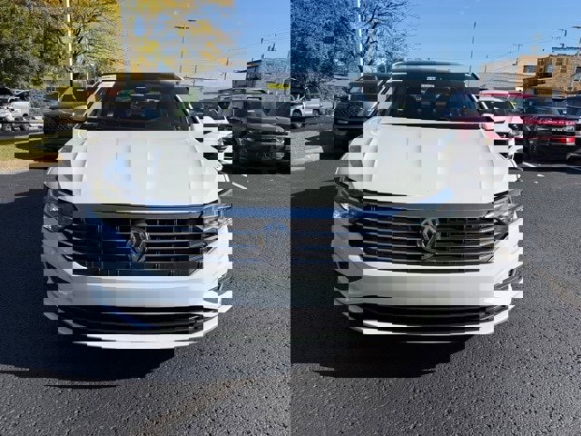 Used 2021 Volkswagen Jetta SE w/ SE Cold Weather Package image 2