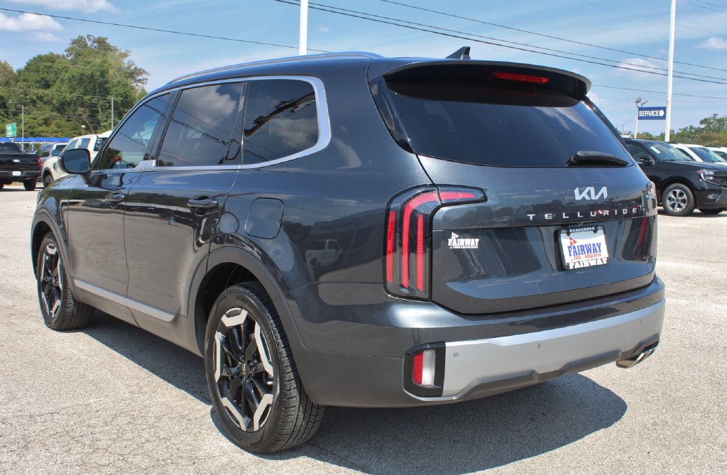 Used 2023 Kia Telluride EX w/ EX Captain's Chair Package FWD image 8