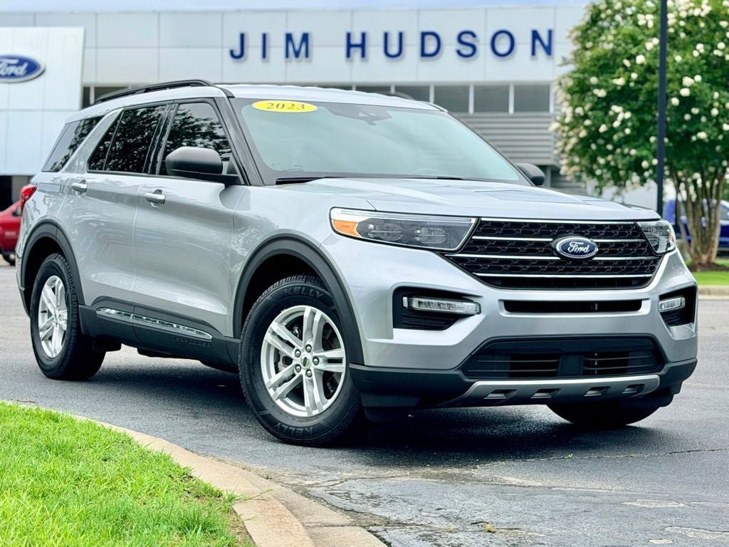 Certified 2023 Ford Explorer XLT w/ Equipment Group 202A RWD image 2