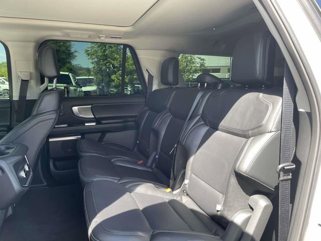 Certified 2025 Ford Expedition Max Platinum w/ Driver's Package AWD/4WD image 17