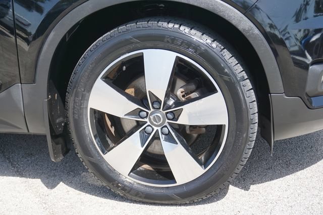 Used 2021 Volvo XC40 T4 Momentum w/ Protection Package Premier FWD image 17