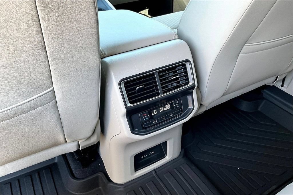 Used 2026 Volkswagen Atlas SE AWD/4WD image 12