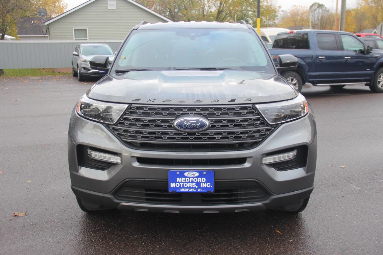 Certified 2022 Ford Explorer XLT w/ Equipment Group 202A image 9