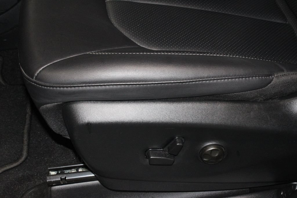 Used 2025 Chrysler Pacifica Select FWD image 26