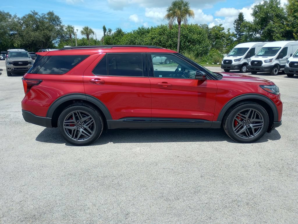 Certified 2025 Ford Explorer ST RWD image 8