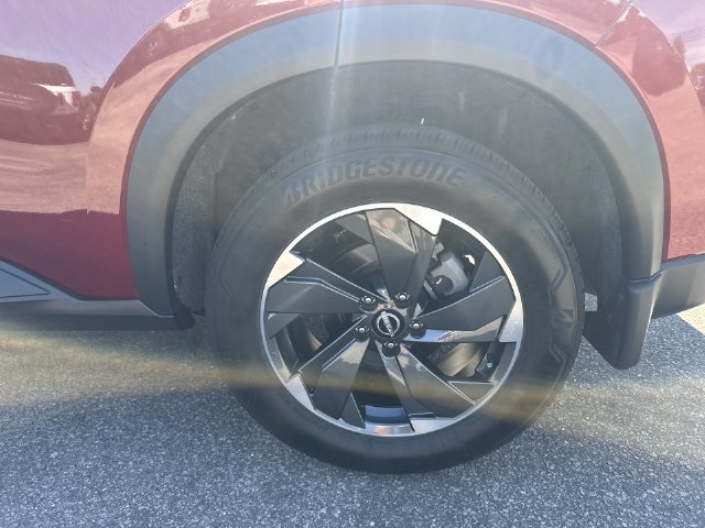 Used 2025 Nissan Rogue SV FWD image 10