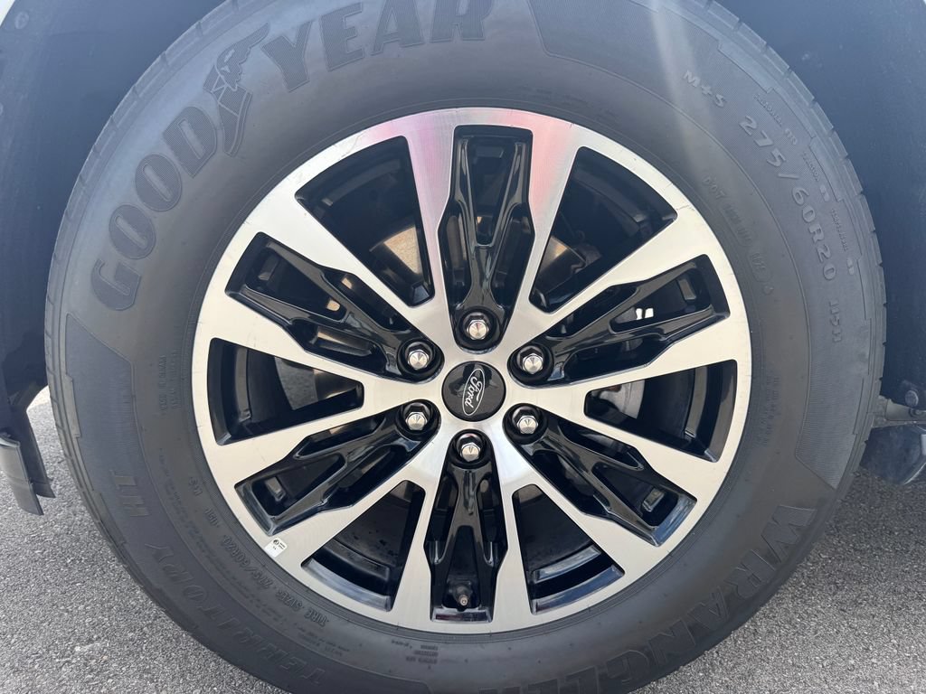 Certified 2025 Ford Expedition Platinum AWD/4WD image 10