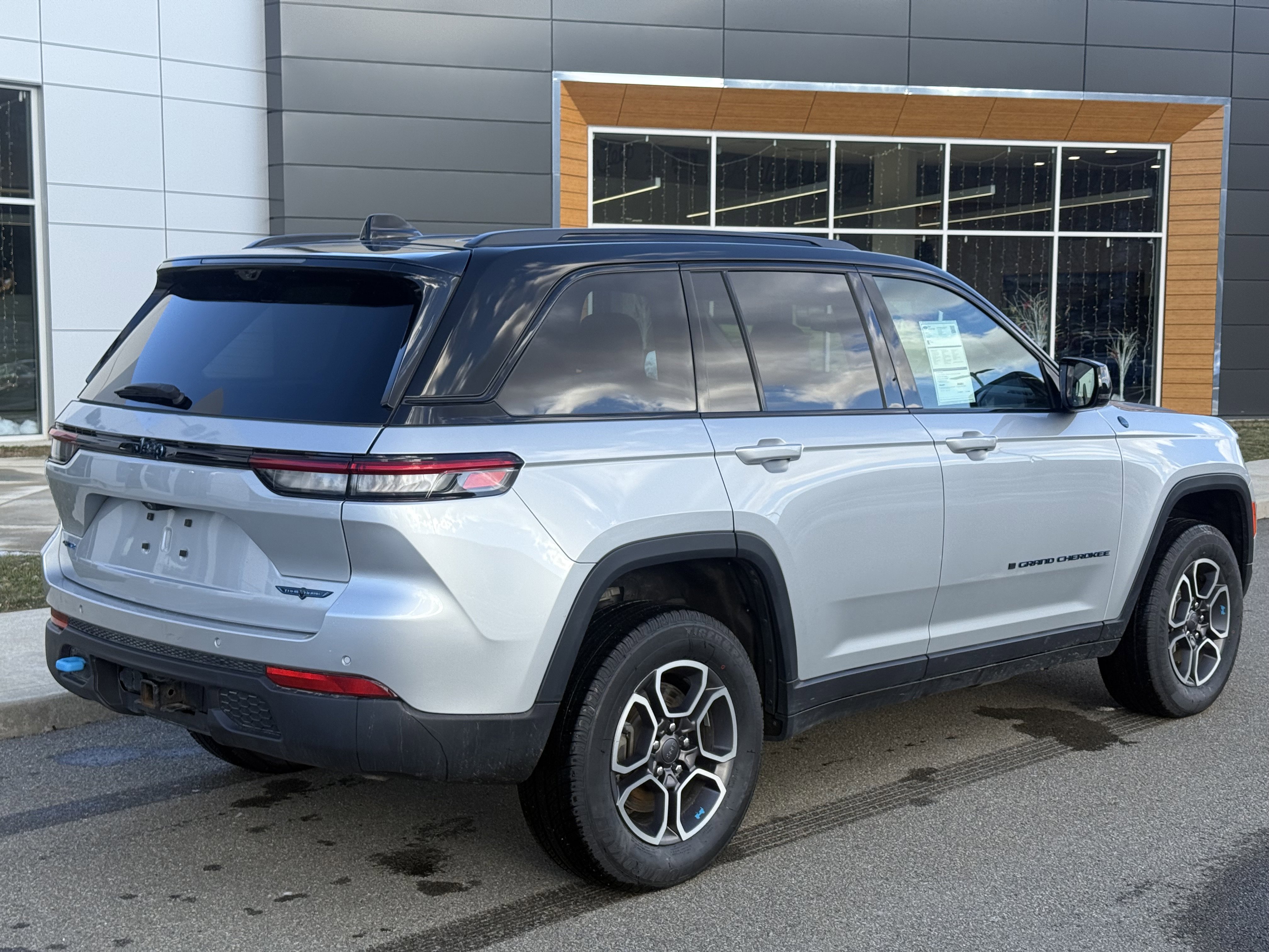 Used 2023 Jeep Grand Cherokee Trailhawk w/ Luxury Tech Group III image 2