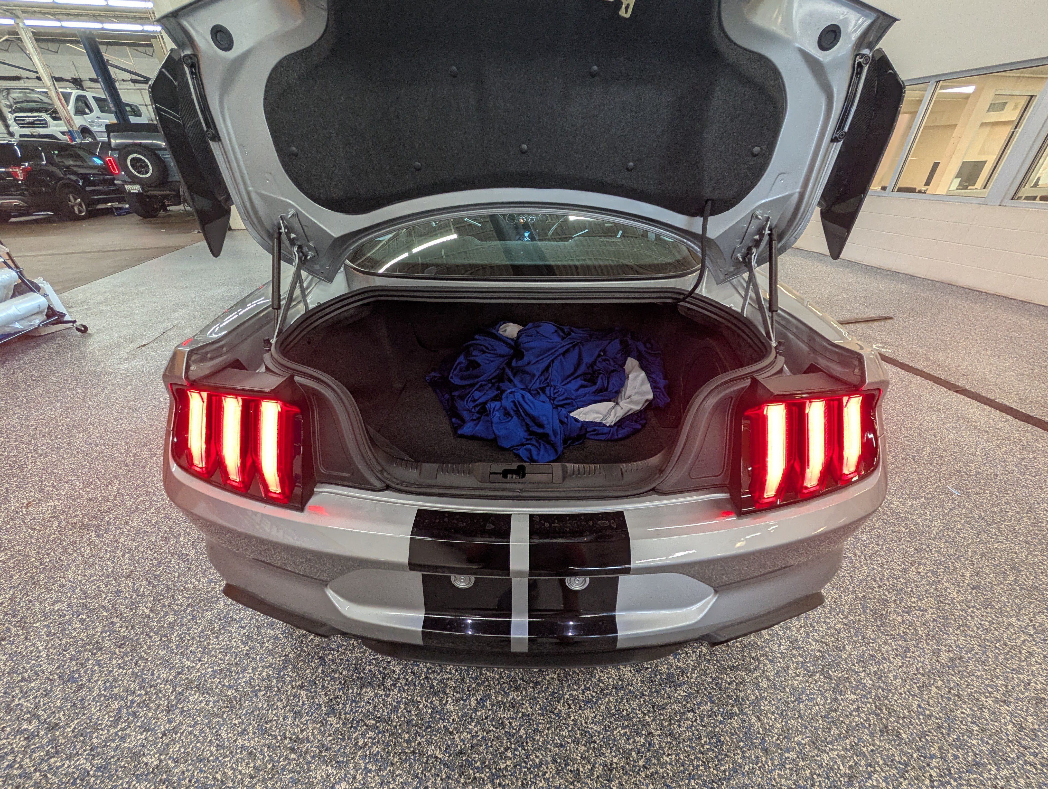 Certified 2021 Ford Mustang Shelby GT500 w/ Carbon Fiber Track Pack RWD image 14