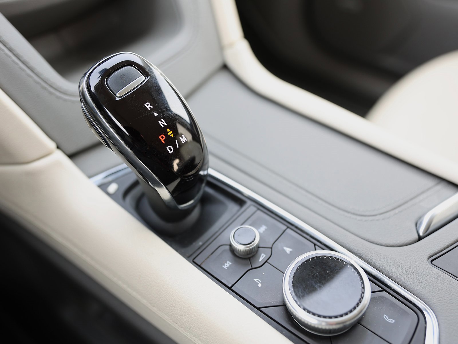 Used 2024 Cadillac XT6 Premium Luxury image 32