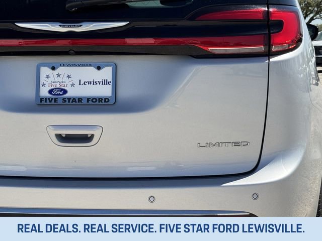 Used 2024 Chrysler Pacifica Limited image 8