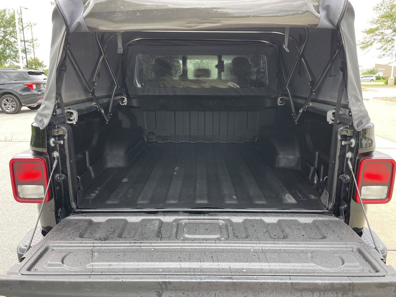 Used 2021 Jeep Gladiator Mojave w/ Trailer Tow Package AWD/4WD image 31