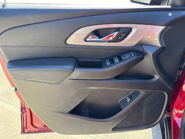 Used 2023 Chevrolet Traverse LT image 15