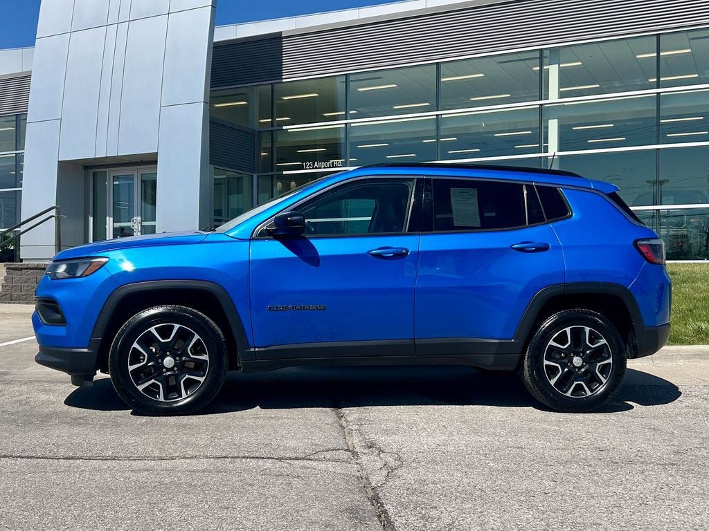 Used 2022 Jeep Compass Latitude w/ Convenience Group AWD/4WD image 3