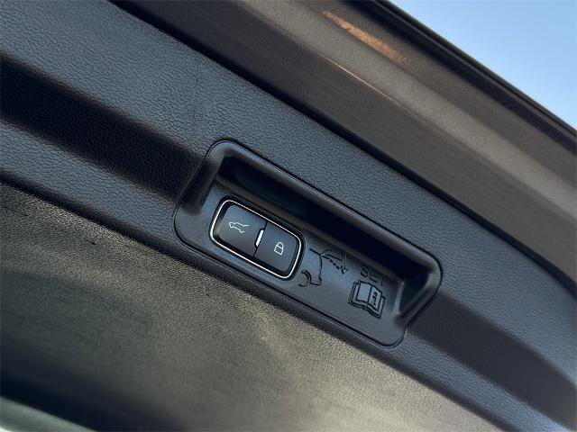 Certified 2022 Ford Explorer XLT image 6