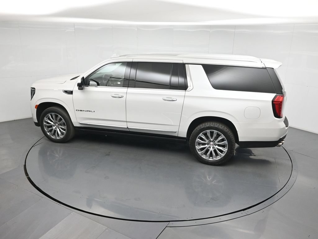 Used 2023 GMC Yukon XL Denali AWD/4WD image 42
