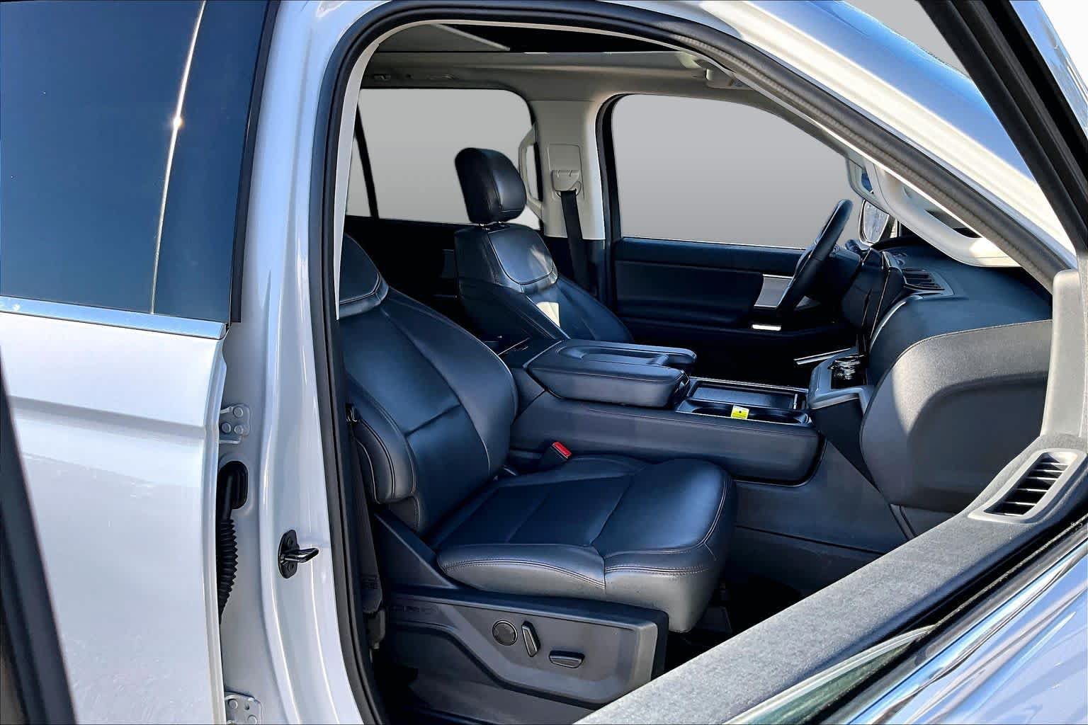 Certified 2025 Ford Expedition Active RWD image 9