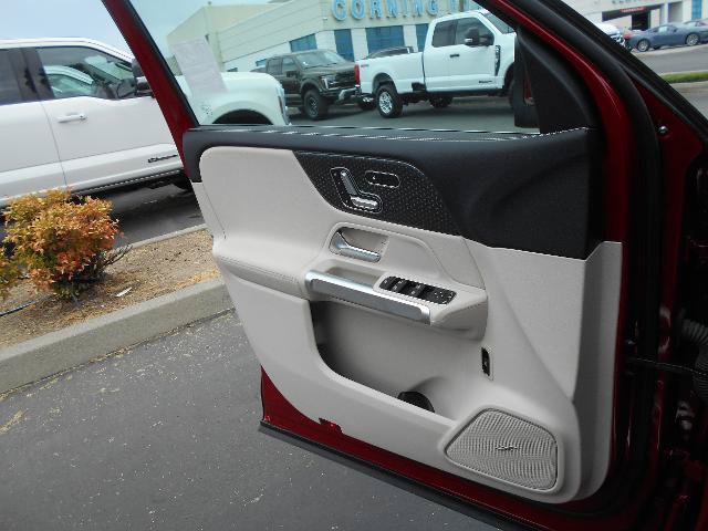 Used 2024 Mercedes-Benz GLB 250 4MATIC image 9