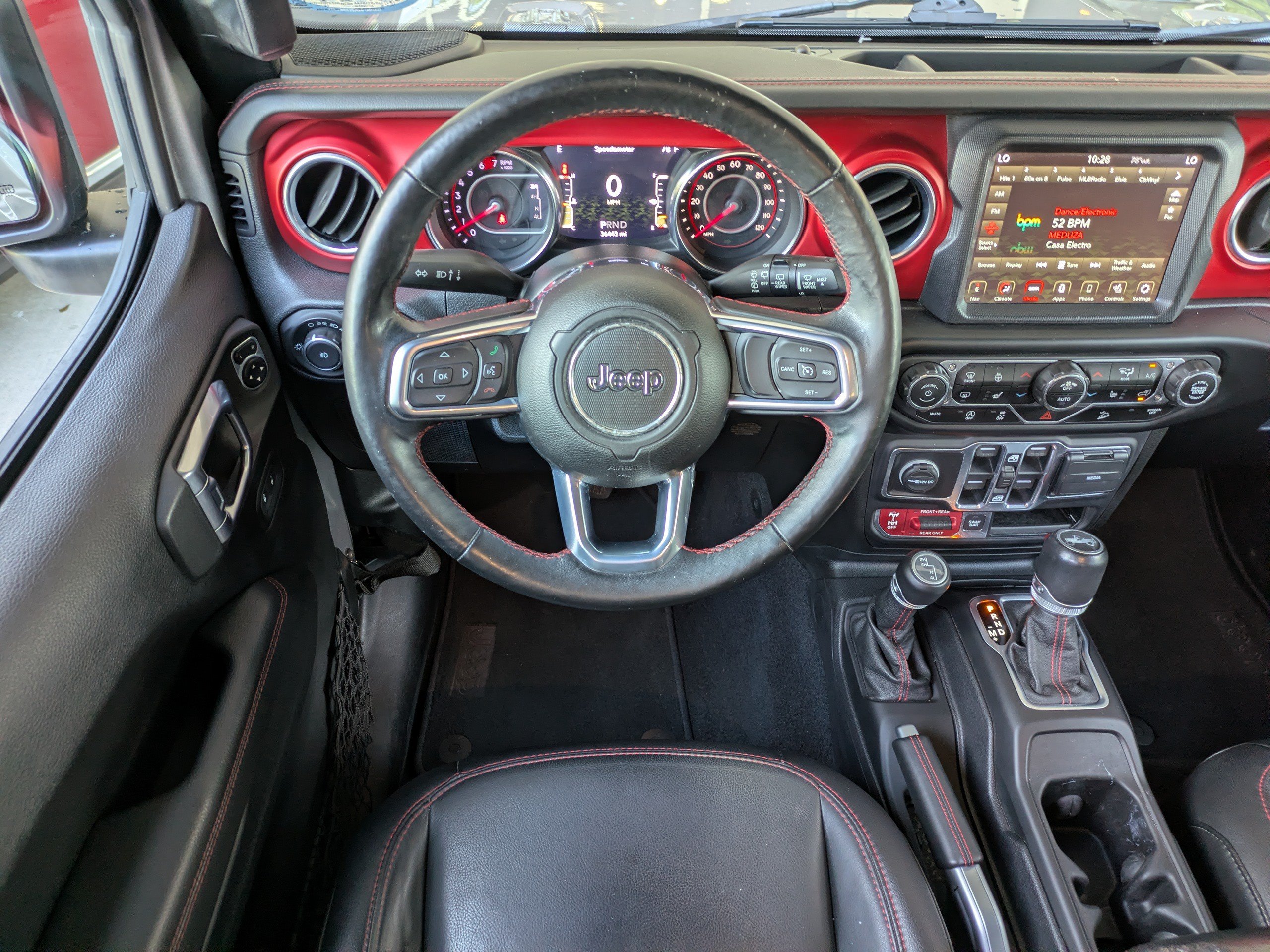 Used 2020 Jeep Wrangler Unlimited Rubicon w/ Dual Top Group AWD/4WD image 13