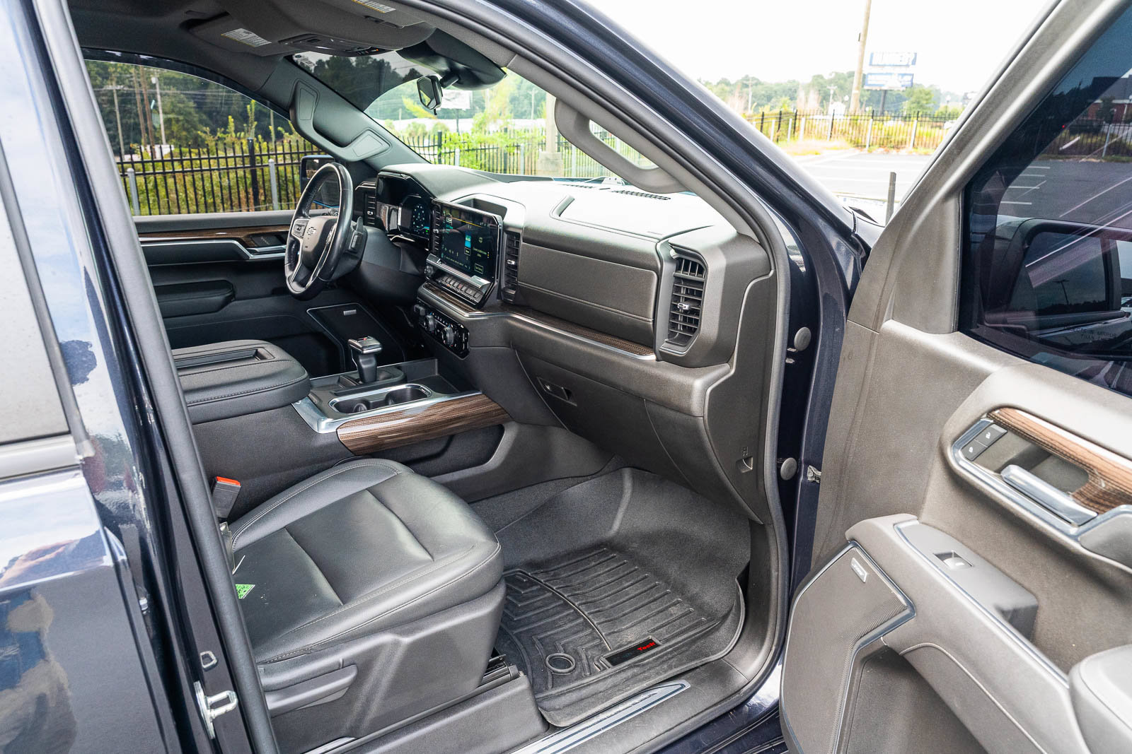 Used 2022 Chevrolet Silverado 1500 RST w/ Convenience Package II AWD/4WD image 13