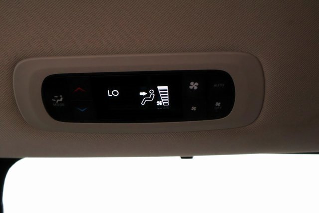 Used 2024 Chrysler Pacifica Touring-L image 25