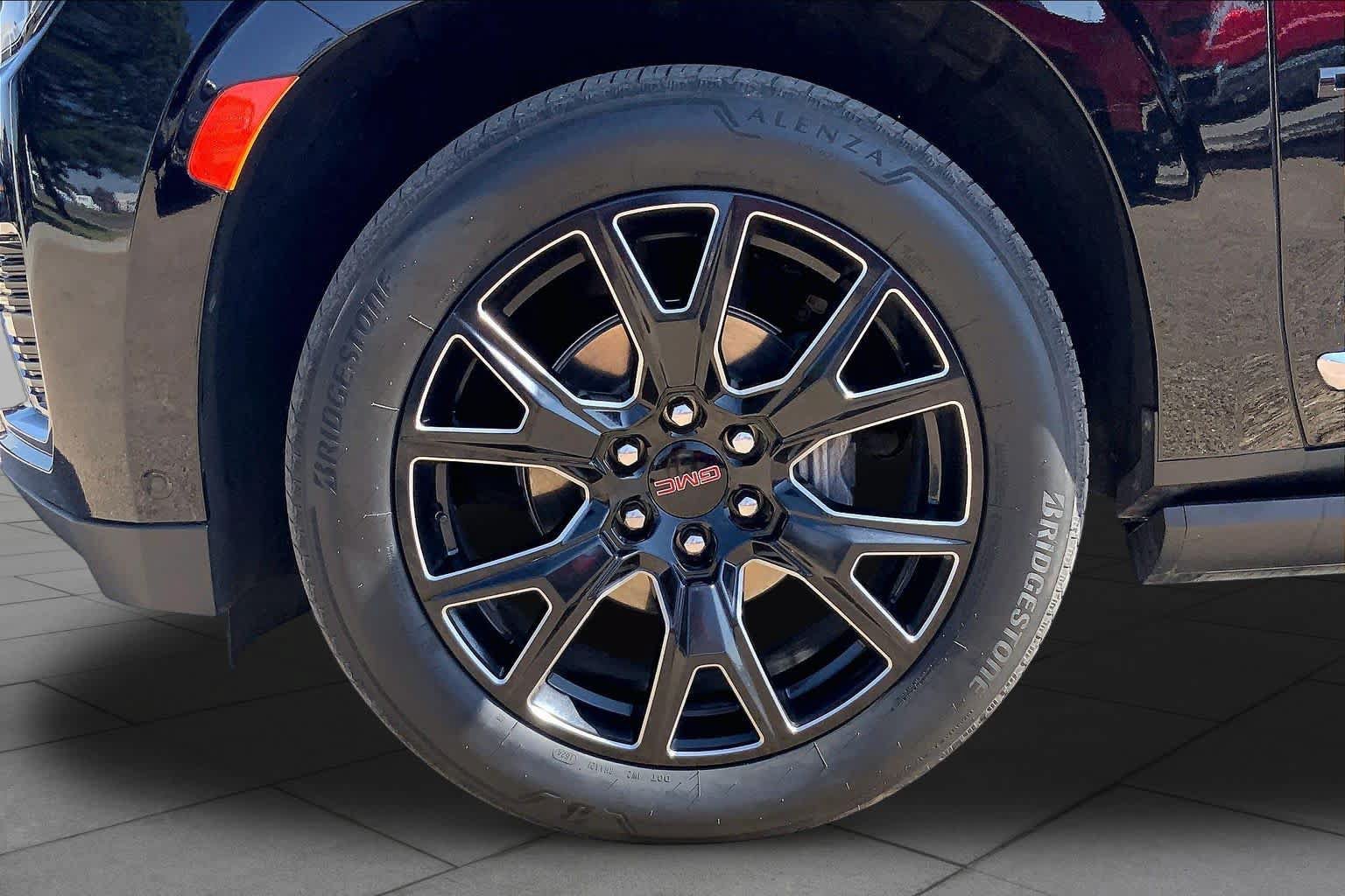 Used 2024 GMC Yukon XL Denali Ultimate AWD/4WD image 11