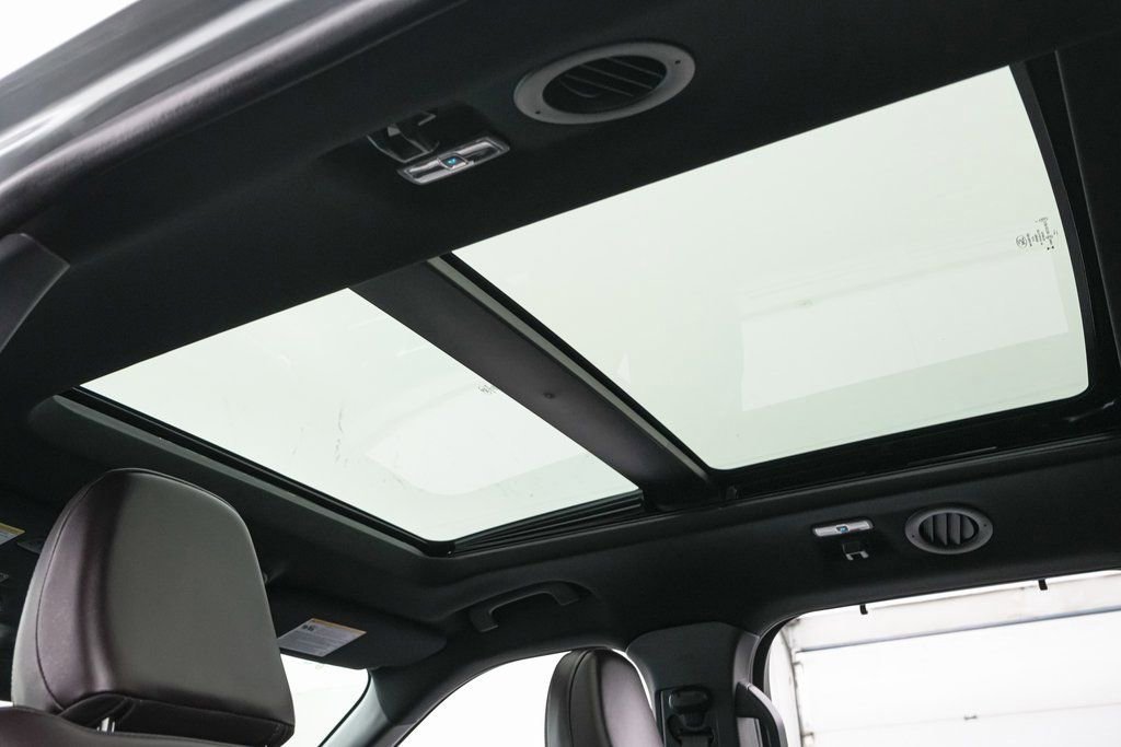 Certified 2025 Ford Explorer Platinum image 21