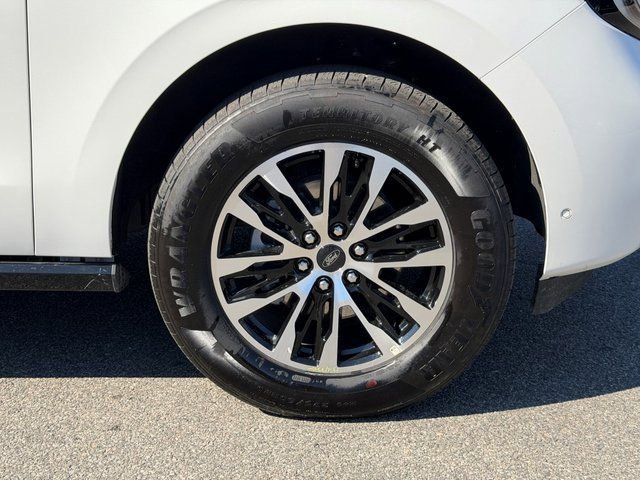 Certified 2025 Ford Expedition Max Platinum image 29