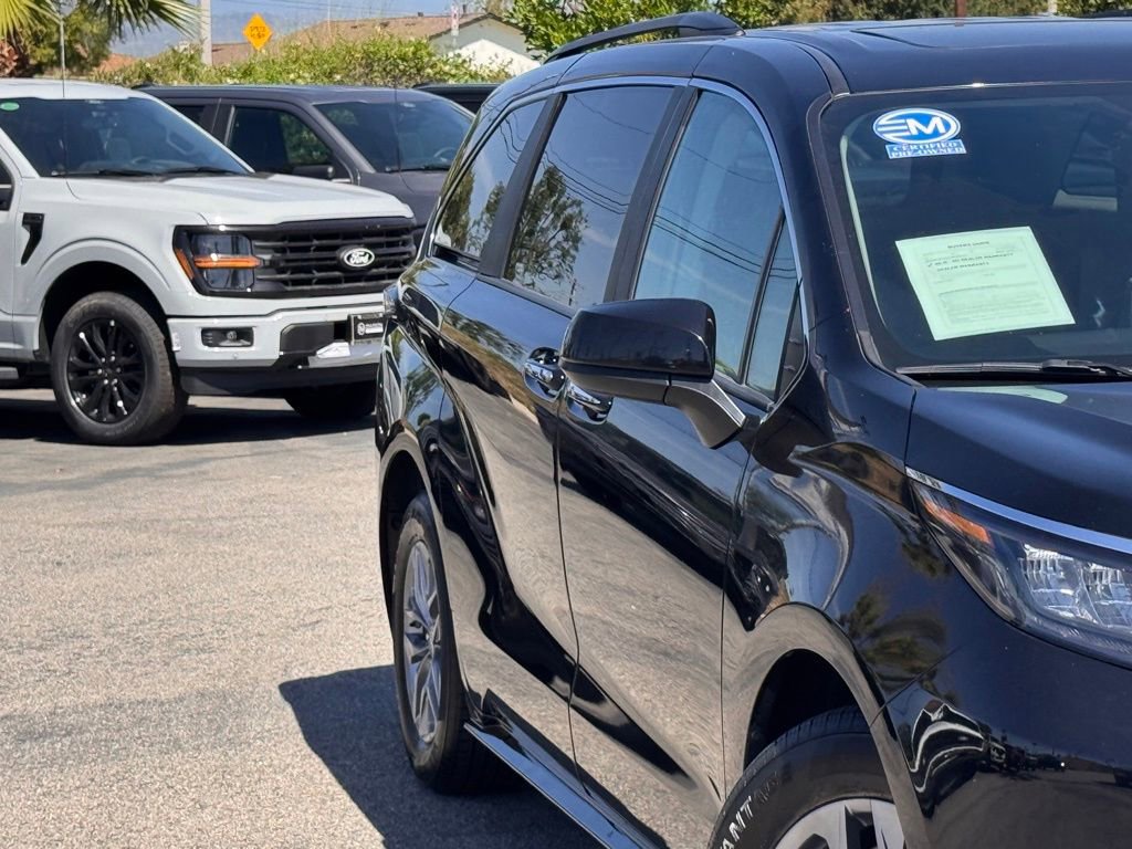 Used 2024 Toyota Sienna XLE image 5