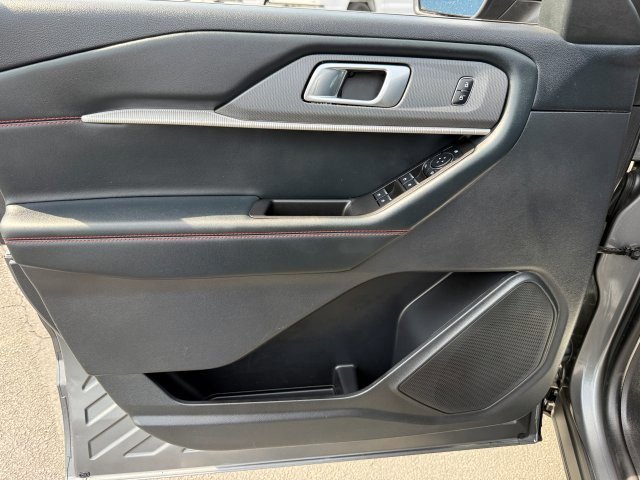 Certified 2025 Ford Explorer ST-Line w/ ST-Line Street Pack image 11