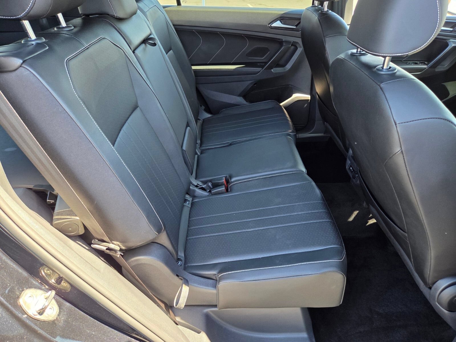 Used 2022 Volkswagen Tiguan SE R-Line FWD image 15